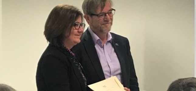 El IPHES galardona del Ayuntamiento de Cambrils por la su compromiso con este centro de investigación El IPHES galardona del Ayuntamiento de Cambrils por la su compromiso con este centro de investigación